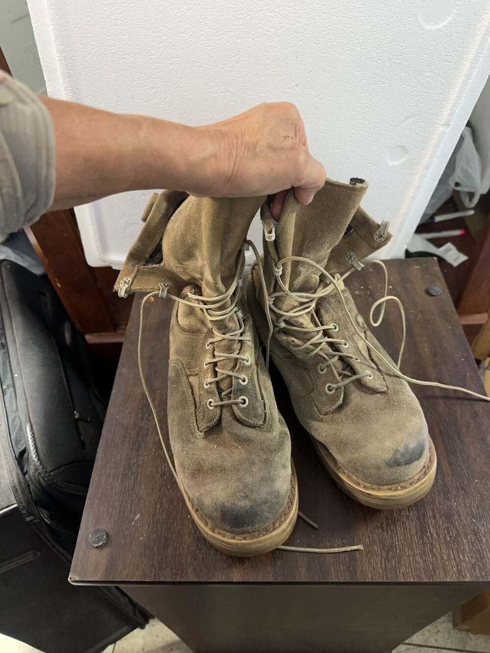 US Military Issue Gore-Tex Combat Boots Tan Suede Vibram Sole